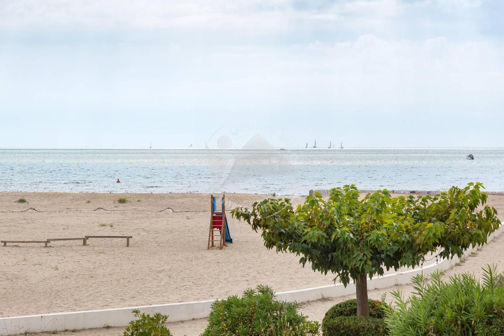 As17378 - P4 Dans Une Residence Sur La Plage Avec Vue Mer Et Piscine Le Grau-du-Roi Buitenkant foto