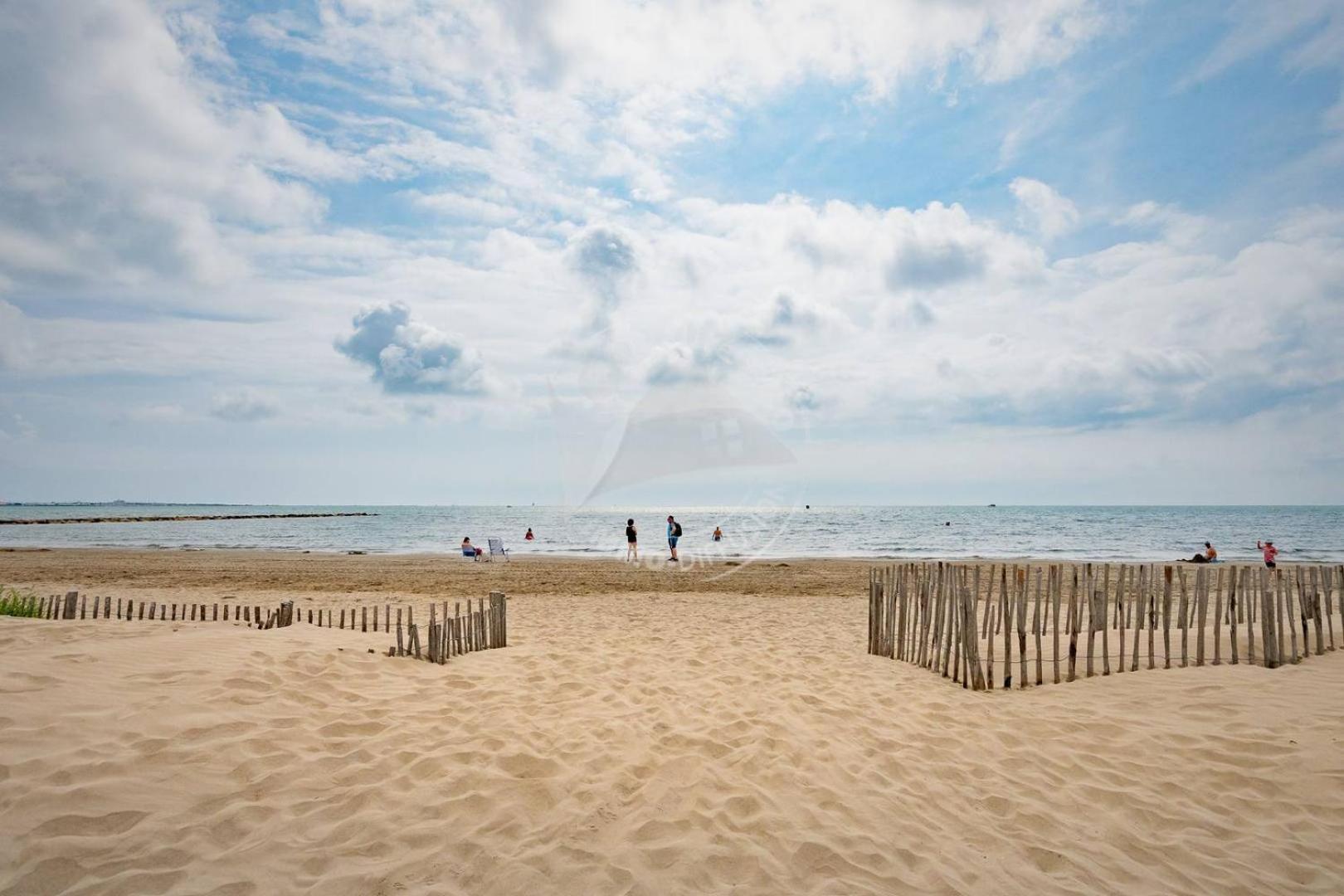 As17378 - P4 Dans Une Residence Sur La Plage Avec Vue Mer Et Piscine Le Grau-du-Roi Buitenkant foto